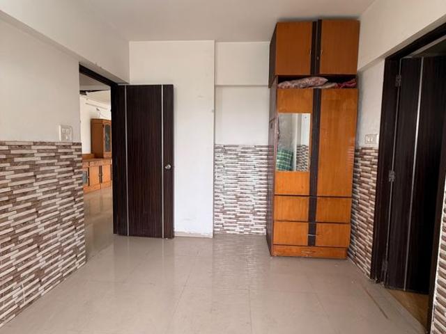 Rental | 2 BHK + Prayer Room,Servant Room,Extra Room 700 Sq.Ft. Apartment in Ghodbunder Road