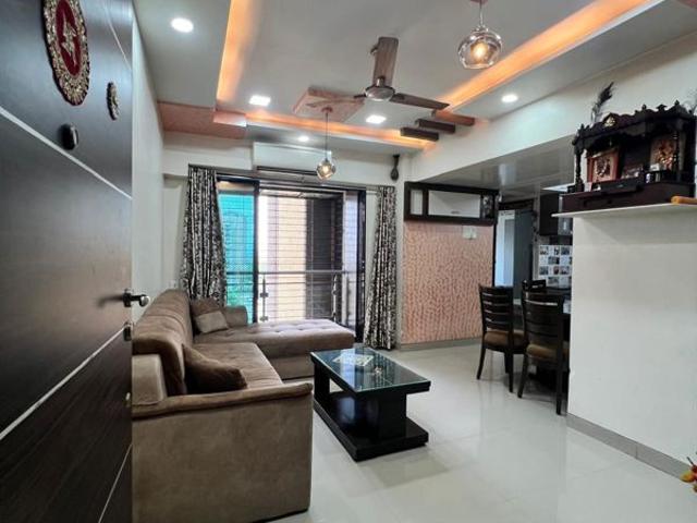 Rental | 2 BHK + Prayer Room,Servant Room,Study Room,Extra Room,Basement,Store Room 650 Sq.Ft. Apartment in Haware Estate