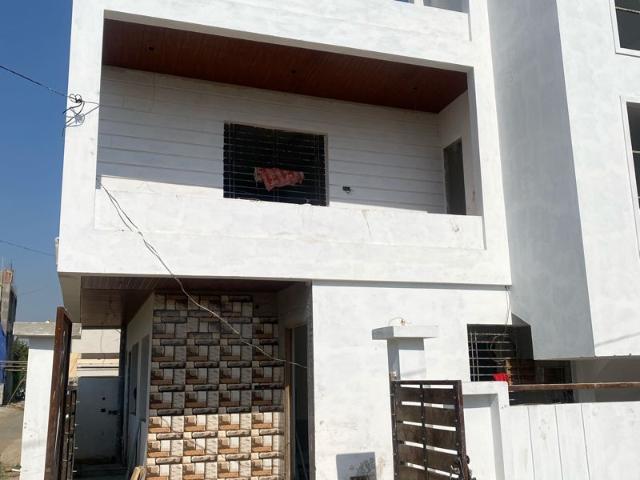 Rental | 2 BHK + Prayer Room,Servant Room,Study Room,Store Room 1250 Sq.Ft. Apartment in Delhi Blue Apartments