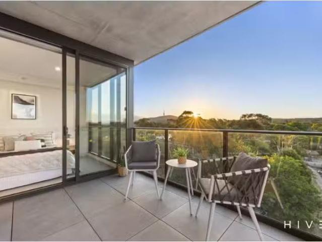 Cheap 2 BR 402/100 De Burgh Street, Lyneham Apartment for rent.