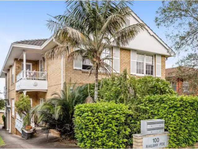 Deal! 2 BR 4/100 Railway Parade, Mortdale Apartment for rent.