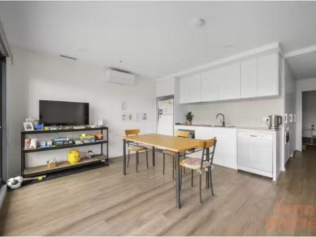 Just in! 2 BR 421/181 Sutherland Crescent, Taylor Apartment fo.