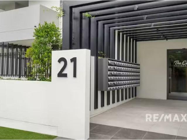 Unique 2 BR 4/21 25 Carl Street, Woolloongabba Apartment for r.