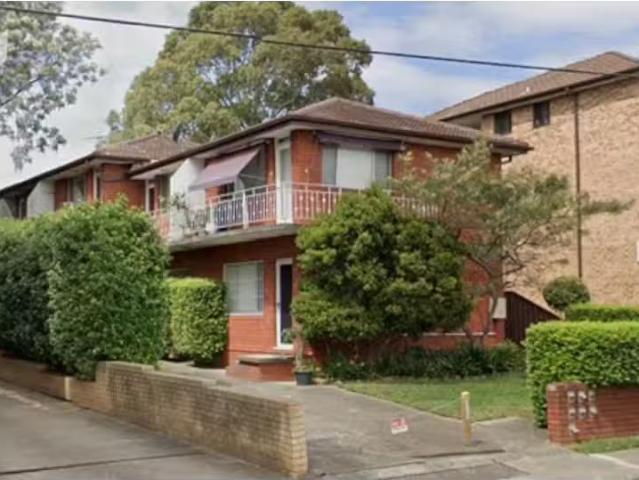 Nice 2 BR 4/28 Ferguson Avenue, Wiley Park Townhouse for rent.
