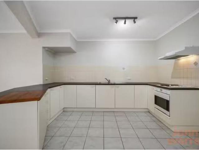 Just in! 2 BR 47/201 Goyder Street, Narrabundah Apartment for.