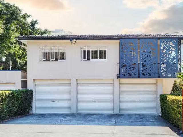 Cheap 2 BR 5/22 Oxford Street, WOOLLOONGABBA, QLD 4102 Unit.