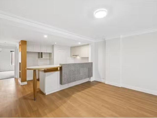 Just in! 2 BR 5/43 Shenton Street, Northbridge Apartment for r.
