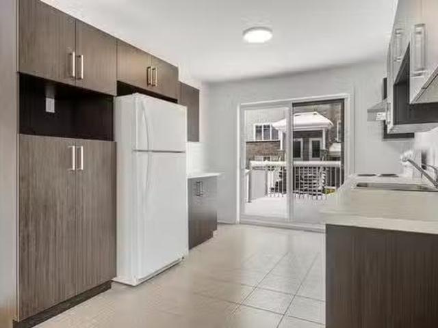 New 2 BR 550 Rue Valiquette, Sainte Adèle, QC, J8B 2M2 lease.
