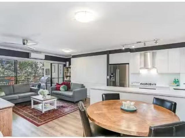Cozy 2 BR 5/68 72 Park Street, Narrabeen Apartment for rent.