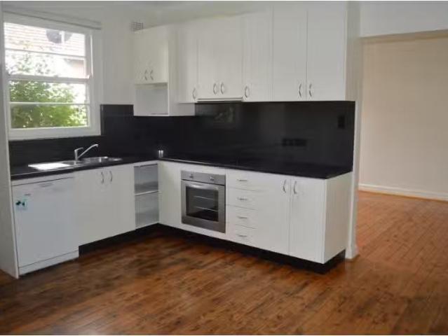 For Rent! 2 BR 58 Garrett Street, Maroubra House for rent Lis.