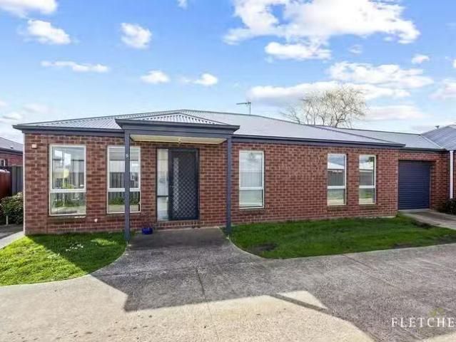 Rental! 2 BR 5/91 Grant Street, Sebastopol, VIC 3356