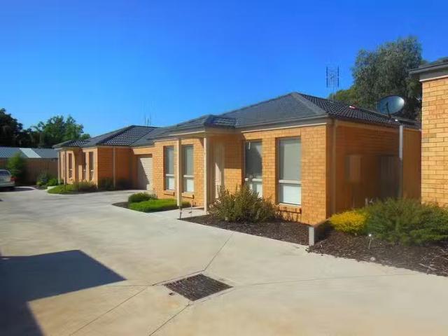 Charming 2 BR 6/107 St Killian Street, White Hills, VIC 3550