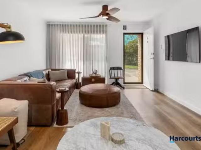 Cozy 2 BR 6/159 Watson Street, CAMP HILL, QLD 4152 House for.
