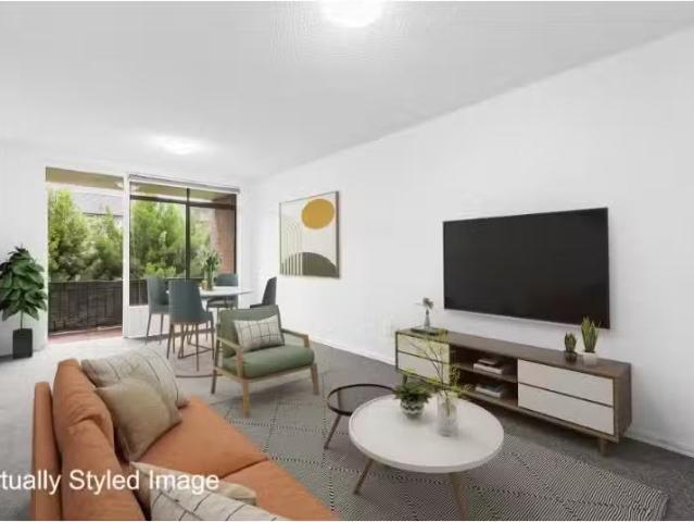 Rental! 2 BR 6/82 Mascot Drive, Eastlakes Apartment for rent.
