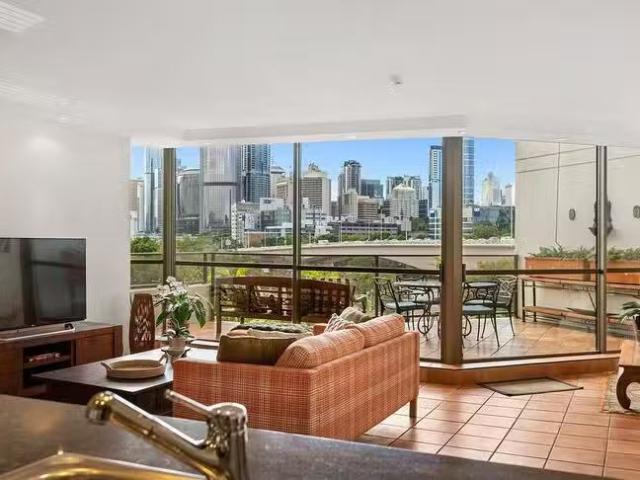 Just in! 2 BR 7/26 Lower River Terrace, South Brisbane, QLD 4101