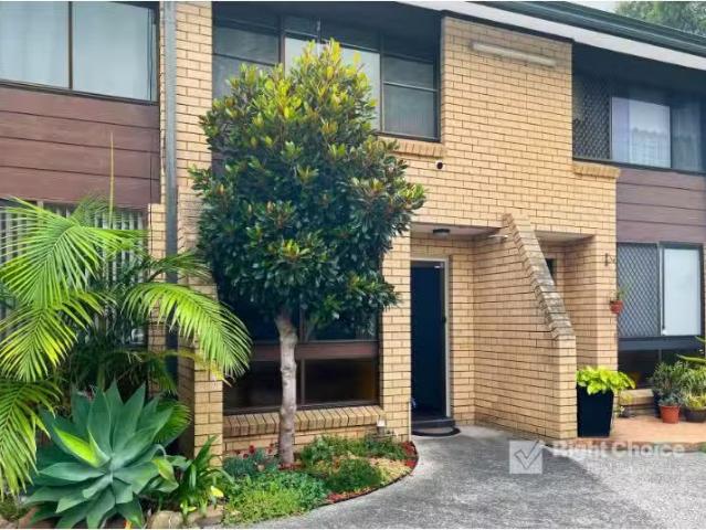Cheap 2 BR 7/2 Blackbutt Way, Barrack Heights Townhouse for re.