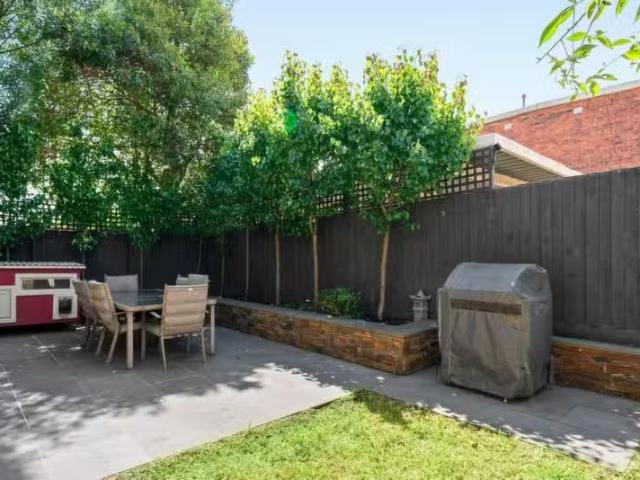 Charming 2 BR 7/33 Albion Road, Box Hill VIC 3128 Unit Auction