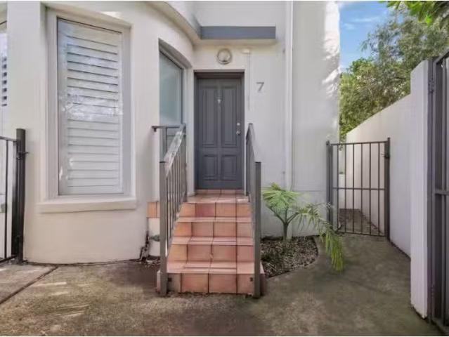 Cheap 2 BR 7/38 Kirkwood Street, Seaforth Townhouse for rent.