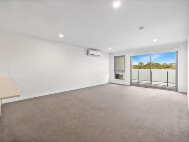 Just in! 2 BR 100/12 Pioneer Street, Amaroo Apartment for rent.