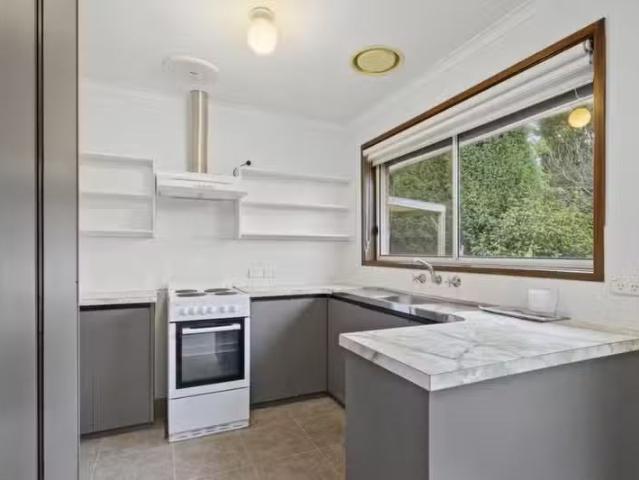 Cheap 2 BR 10/106 Burnbank St, Lake Wendouree VIC 3350 House.