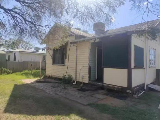 Charming 2 BR 105 Dwyer Street, South Boulder, WA 6432