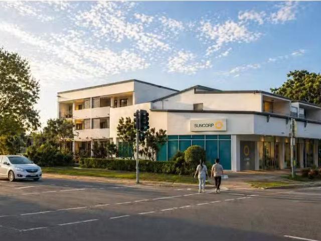 Just in! 2 BR 10/76 Old Cleveland Road, GREENSLOPES Apartment.