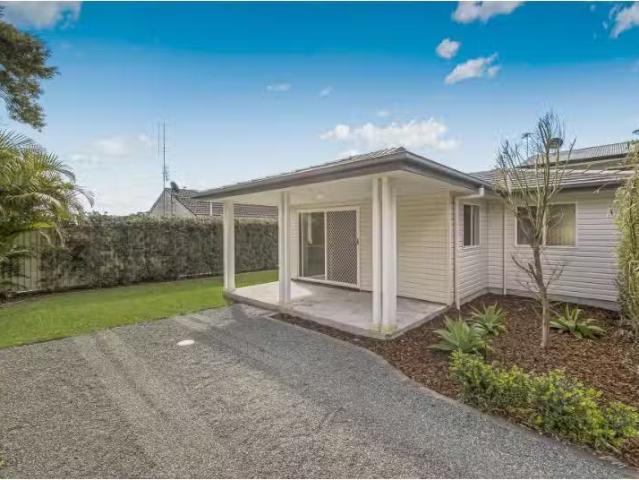 Deal! 2 BR 109A Vales Road, Mannering Park Apartment for rent.