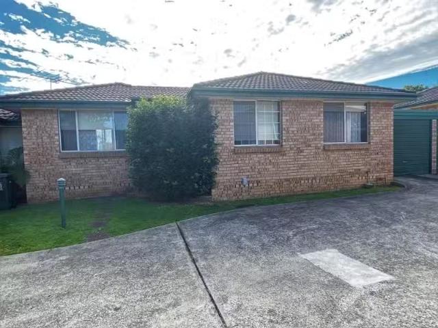 For Rent! 2 BR 11/10 Bensley Road, MACQUARIE FIELDS House for.