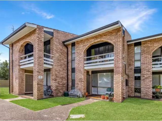 Deal! 2 BR 11/58 Parry St, Cooks Hill Townhouse for rent List.
