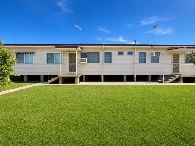 New 2 BR 1/17 William Morris Avenue, Narrabri Apartment for re.