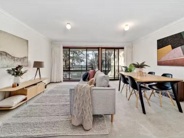 Deal! 2 BR 120/26 Oliver Street, Lyneham Apartment for rent L.