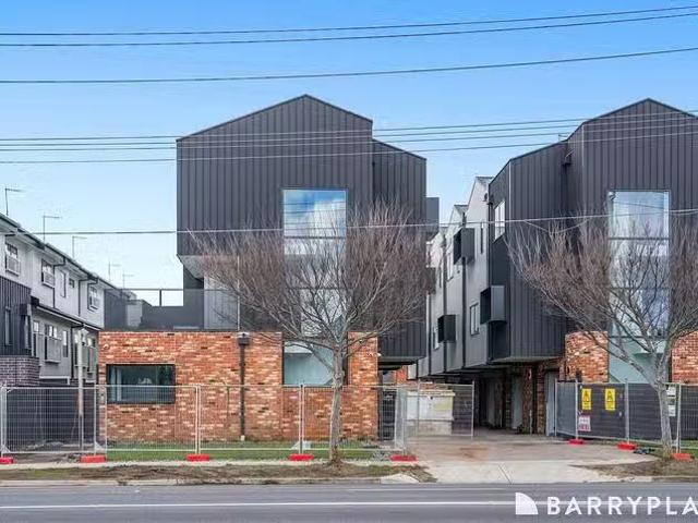 Cozy 2 BR 12/212 Ballarat Road, Maidstone, VIC 3012