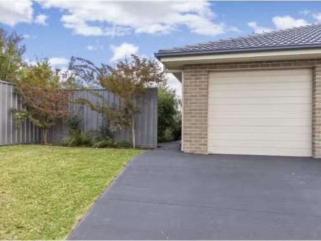 Charming 2 BR 1/23D Beaton Avenue, Raymond Terrace Townhouse f.