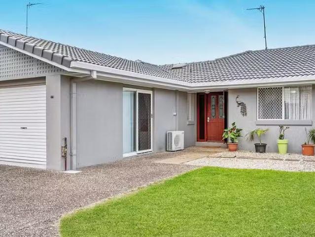 Cozy 2 BR 12/433 Pine Ridge Road, RUNAWAY BAY, QLD 4216 Vill.