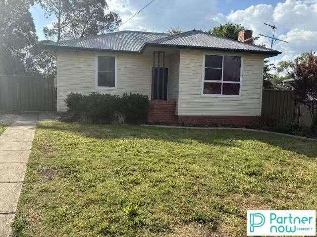 Cozy 2 BR 12 David Street, TAMWORTH House for rent Listed by.
