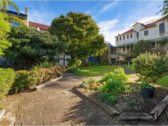 Cheap 2 BR 13/108 116 Tyrrell Street, The Hill Apartment for r.
