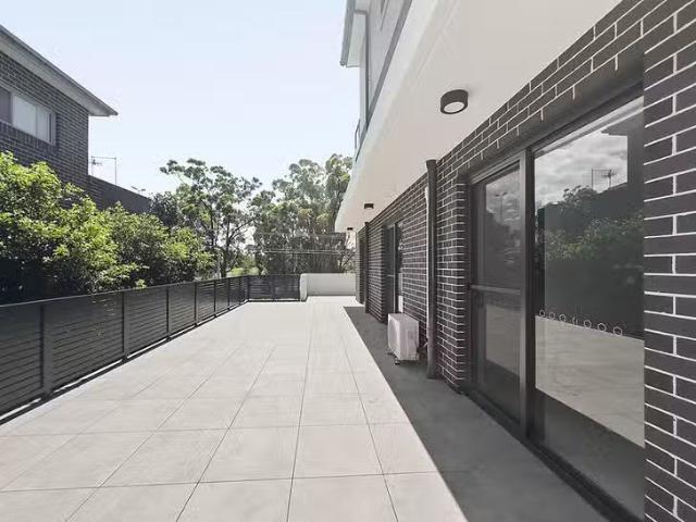 Nice 2 BR 1/33 35 Trafalgar Street, Peakhurst, NSW 2210