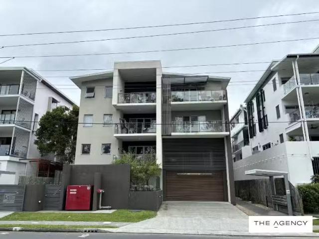 Cozy 2 BR 1/34 Dry Dock Road, TWEED HEADS SOUTH Apartment for.