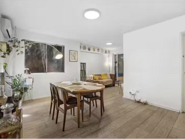 For Rent! 2 BR 1/7 Waine Street, Freshwater Apartment for rent.
