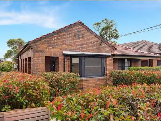 Charming 2 BR 17 Chaleyer Street, Willoughby Townhouse for ren.