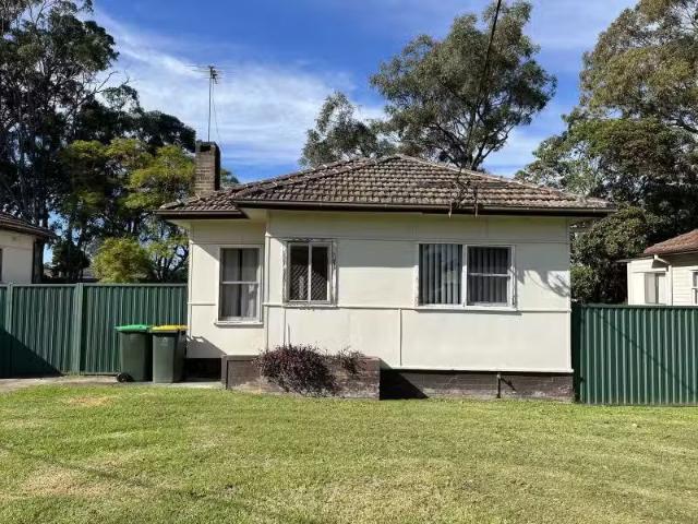 Charming 2 BR 17 Jewelsford Road, Wentworthville House for ren.