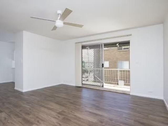 Unique 2 BR 1/48 Rialto Street, Coorparoo Apartment for rent.