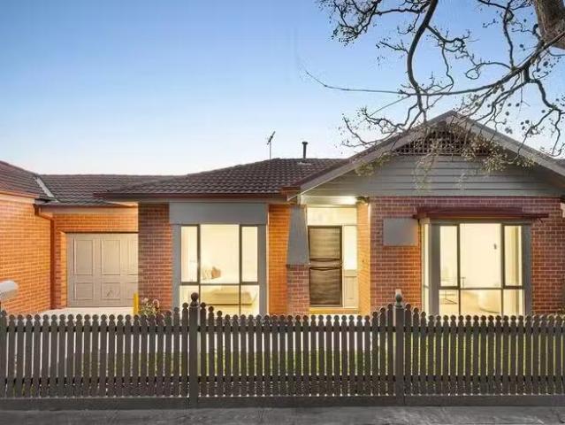For Rent! 2 BR 14 Carool Road, Ashburton, VIC 3147