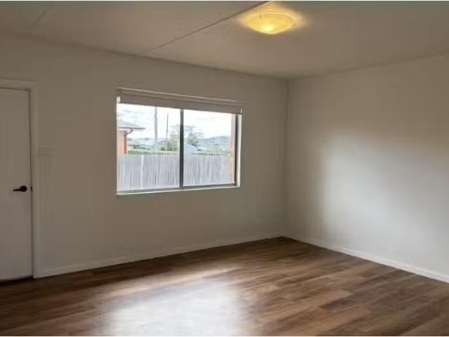 Cheap 2 BR 1/4 Speare Avenue, Armidale House for rent Listed.
