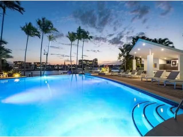Just in! 2 BR 16/40 42 Riverview Parade, Surfers Paradise Apar.