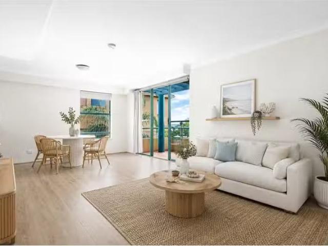 Cheap 2 BR 17/737 739 Pittwater Road, Dee Why Apartment for re.