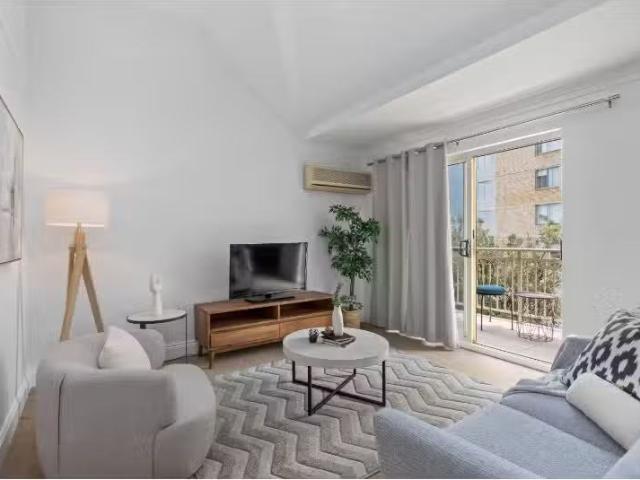 Cozy 2 BR 18/10 12 Gerard Street, CREMORNE Apartment for rent.