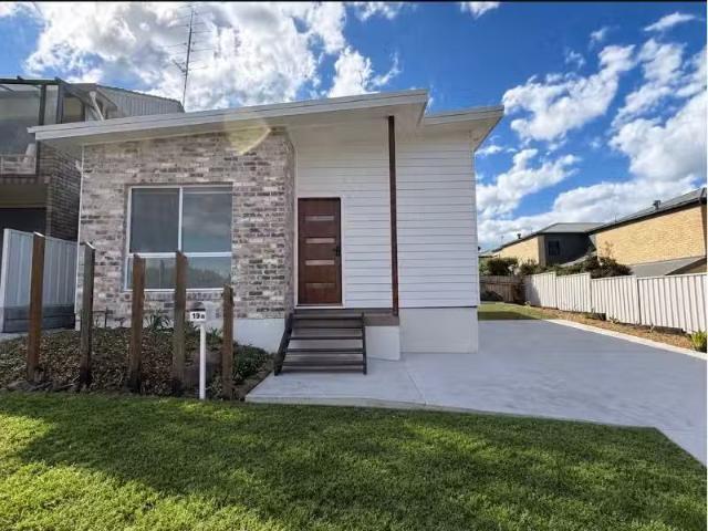 New 2 BR 19A Girvan Crescent, Corrimal House for rent Listed.