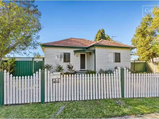 Cozy 2 BR 1 Duff Parade, EAST CORRIMAL House for rent Listed.