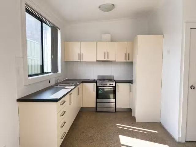 Just in! 2 BR 200A York Road, South Penrith Townhouse for rent.